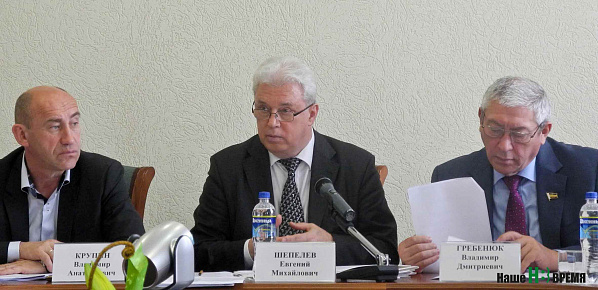 Председатель комитета по строительтсву, ЖКХ, транспорту и энергетике ЗС РО Евгений Шепелев: «С постоянными конфликтами между сетевыми и энергосбытовыми компаниями нужно что-то делать». Председатель комитета по строительтсву, ЖКХ, транспорту и энергетике ЗС РО Евгений Шепелев: «С постоянными конфликтами между сетевыми и энергосбытовыми компаниями нужно что-то делать».