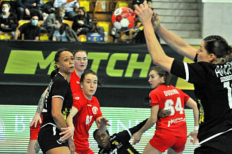 Гандболистки «Ростов-Дона» в среду на своей площадке сразились с «Астраханочкой»