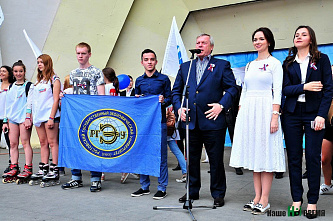 С Днем России, товарищи!