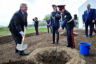 Рабочий визит накануне Победы