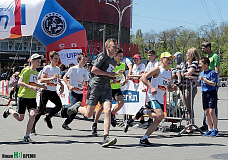 В сумме 882 года