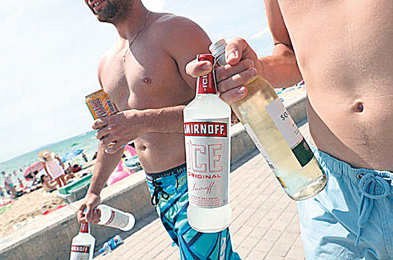Крепкое спиртное на курортах не будут продавать в жару
