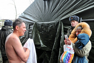 В Ростове крещенские купания проходили под дождем