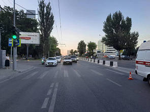В Ростове скончалась 21-летняя девушка, сбитая на светофоре мотоциклистом