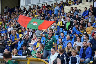 Белая перчатка «желто-синим»