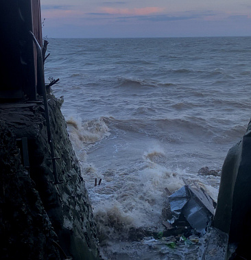Шторм с волнами в метр продержится в Таганрогском заливе до понедельника
