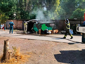 В Батайске горела площадка для сбора мусора