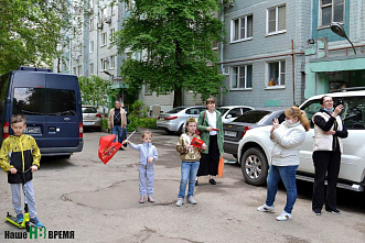 В Ростове военные летчики поздравили ветерана