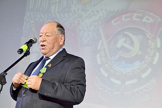 Не расстанусь с комсомолом!