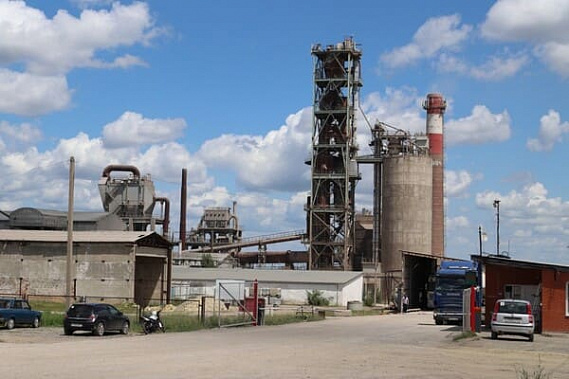 В Тацинском районе за долги продали цементный завод