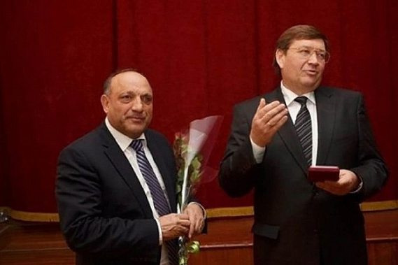 Задержанный предприниматель Карим Бабаев и бывший глава Акасайского района Виталий Борзенко