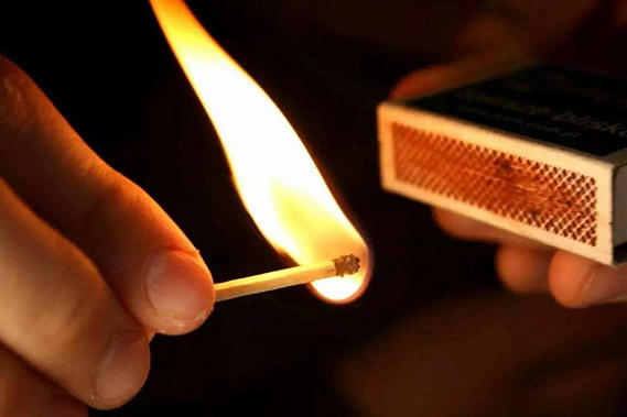 В Ростовской области маленькая девочка подожгла квартиру соседей