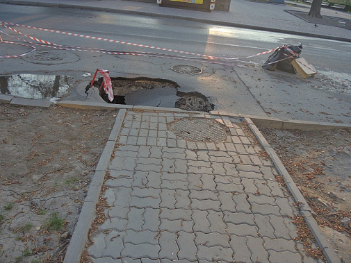 Весна пришла - асфальт ушел...