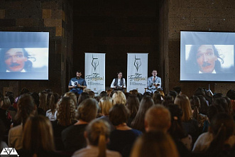 В третий раз она - первая