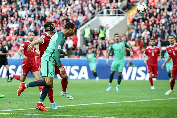 Роналду забивает победный мяч. Фото Дениса Тырина.