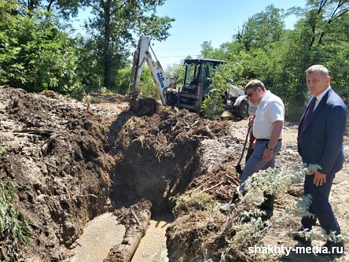 На снимке: на месте аварии. Источник фото shakty-media.ru