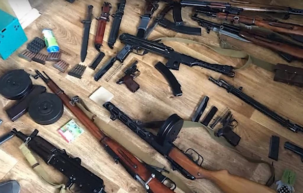 Сотрудники ФСБ задержали незаконных оружейников из Ростовской области