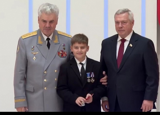 Школьнику из Волгодонска Дмитрию Русакову вручили памятную медаль Совета Федерации