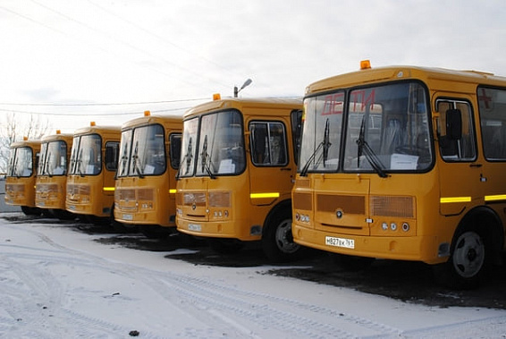 В сельский Октябрьский район передали шесть школьных автобусов