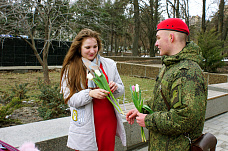 Ростовчанок с 8 марта поздравляли самые брутальные мужчины Дона