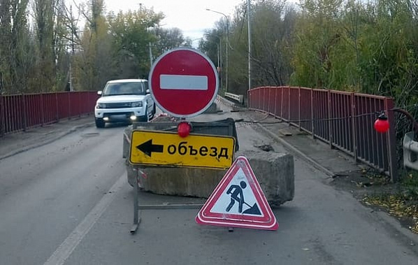 Аварийный мост в Каменоломнях отремонтируют до 15 ноября