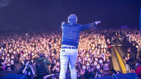 Первый в Европе с начала года рок-концерт провела в Барселоне группа «Love of Lesbian». Каждый из 5 тысяч зрителей накануне сдал тест и установил специальное приложение