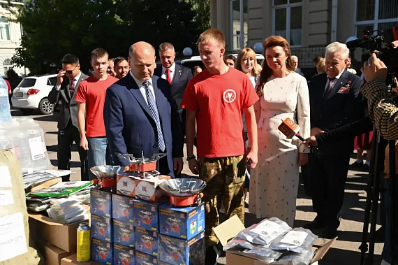 Накануне Дня города ростовчане собрали гуманитарную помощь для бойцов СВО