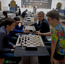 Шахматисты: первый ход