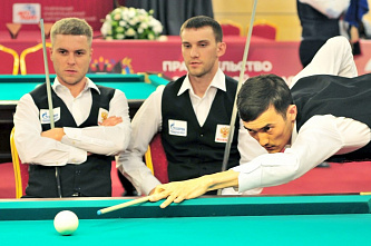 Зеленое сукно, белые шары