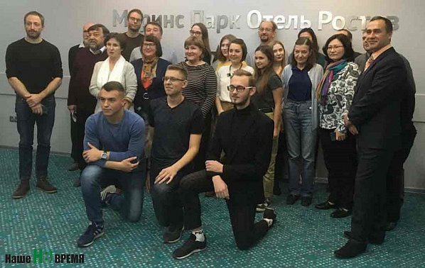 И русские, и европейцы едины во мнении: чем больше контактов между простыми людьми из разных стран, тем меньше распрей между государствами. И русские, и европейцы едины во мнении: чем больше контактов между простыми людьми из разных стран, тем меньше распрей между государствами.