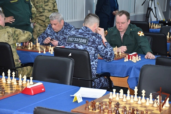 В Южном ордена Жукова округе Росгвардии умеют сражаться и на черно-белых полях Каиссы