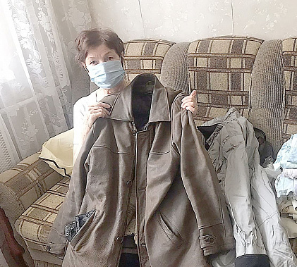 Нелли ГОРНОСТАЕВА и Валентина МАХОВА за сбором гуманитарной помощи.