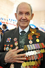 В Ростове возложили гирлянду Славы