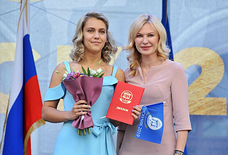 В ДГТУ вручили дипломы лучшим выпускникам