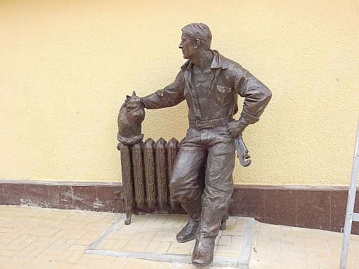 Памятник главному человеку