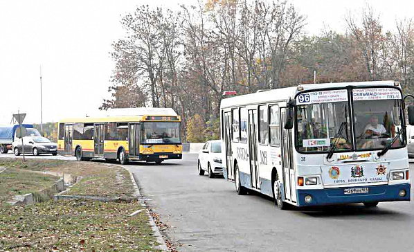 Новые современные автобусы желтого цвета «Ипопат-Юг» идут на замену белым МАЗам АТП-3 «Транссервис». А пассажиры хотят, чтобы транспорт ходил часто и без перебоев. Фото с сайта big-rostov.ru