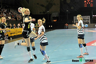 Гандболистки «Ростов-Дон» одолели «Звезду» под салют из игрушек