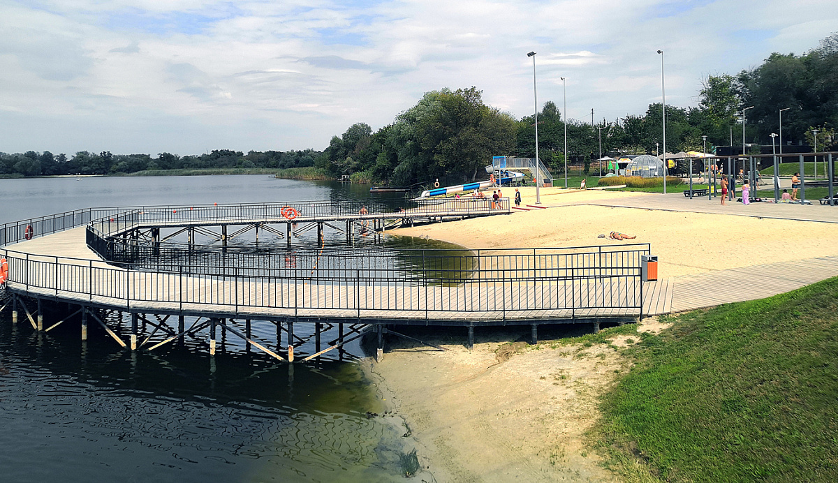 Пляж зоны отдыха «Подвесной мост».
