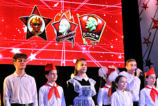 В Таганроге установили памятный знак комсомольцам