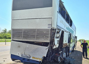В Ростовской области на трассе погиб пассажир рейсового автобуса