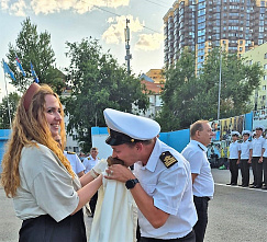Прибытие возмужавших гардемаринов в родную гавань ростовской «Седовки» встретили с хлебом солью