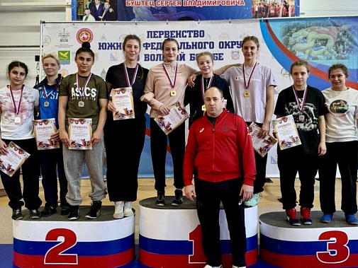 Донские спортсменки отличились на первенстве и чемпионате ЮФО по  вольной борьбе