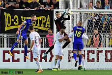 Белая перчатка «желто-синим»