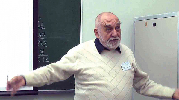Профессор Алексей Буриков читает лекцию «Механизмы сна и бодрствования. Как и зачем спит человек»