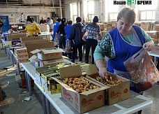 В трехкилограммовых подарках очень вкусные конфеты