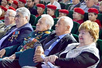 Не расстанусь с комсомолом!