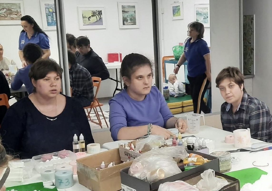 Эти ребята освоили всю методику и теперь создают невероятную красоту, правда, не без помощи мастеров.