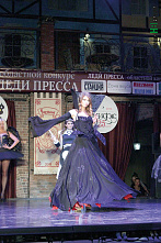 И на подиуме блистать, и пером описать…