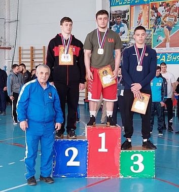 На первенстве ЮФО отлично выступили донские борцы