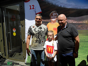 Вместе со звездами и «Макдоналдс»